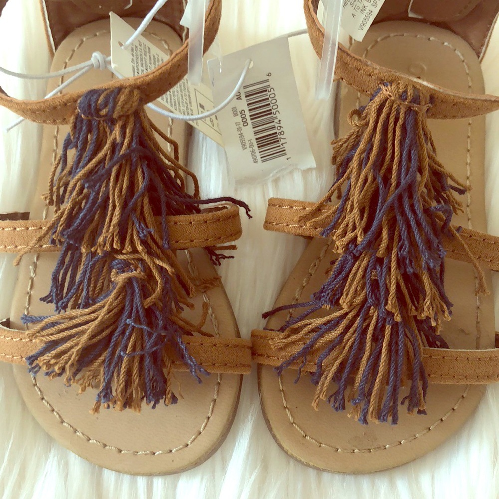 Old navy sandals - Picture 4 of 6